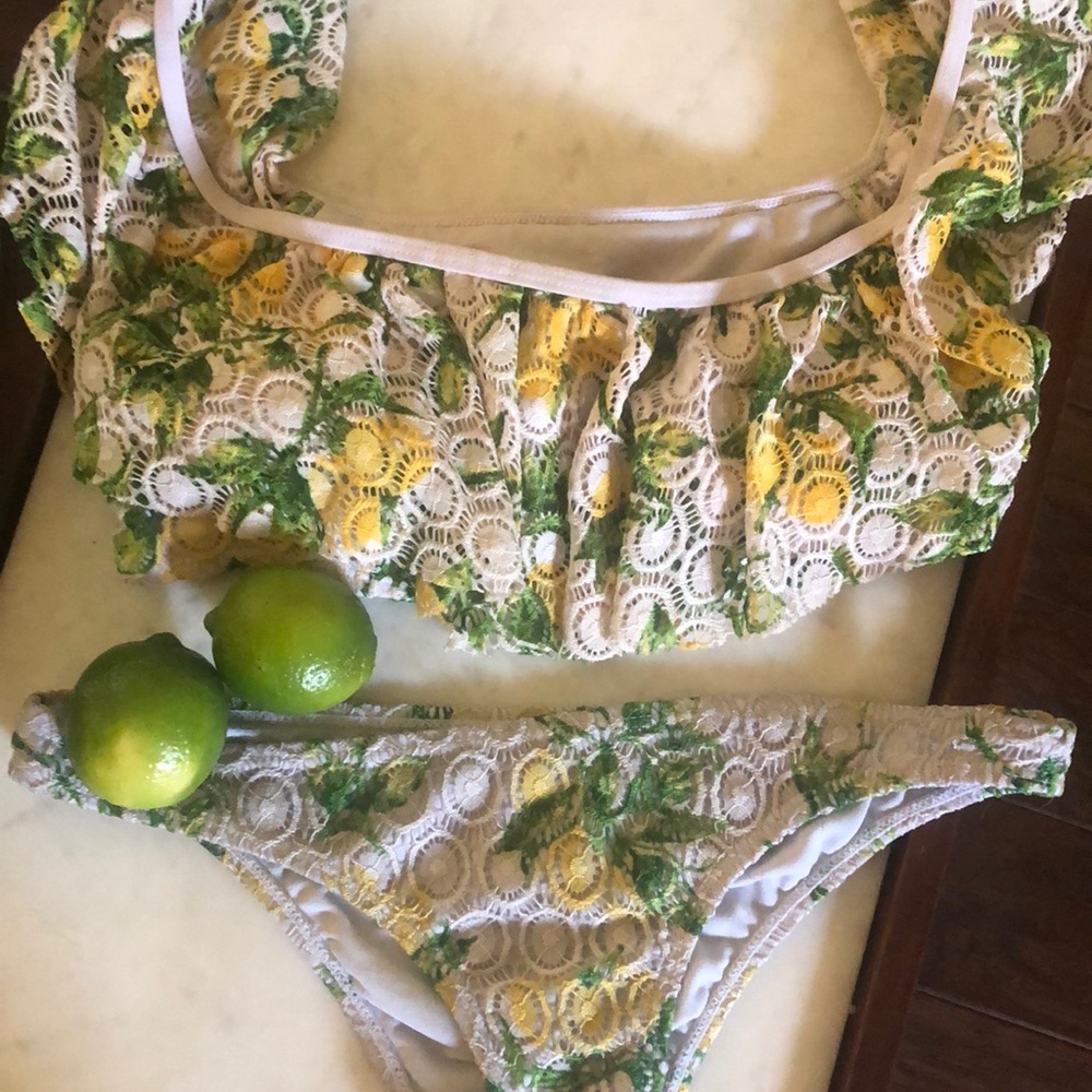 Lemon bikini! - Picture 2 of 2